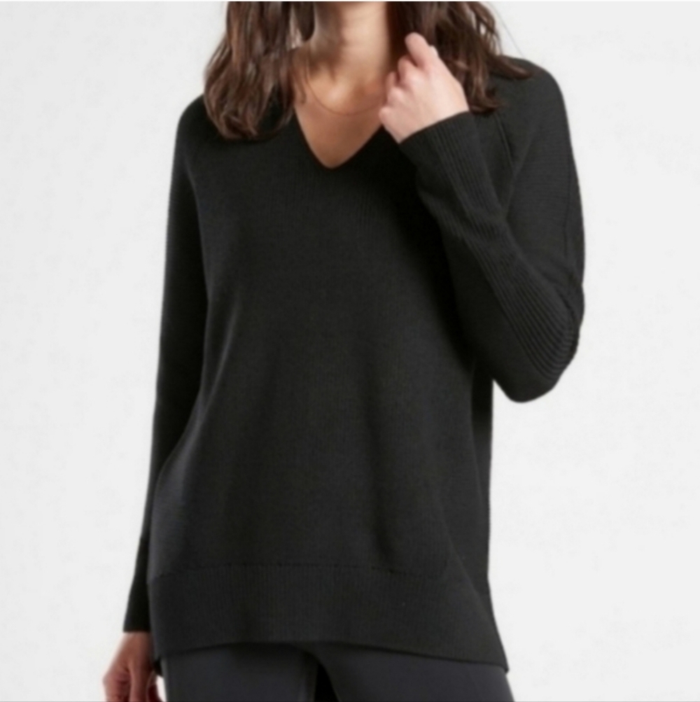 Athleta Hanover Long Sleeve Merino Wool V Neck Oversized Sweater Black Size XS